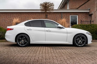 Alfa Romeo Giulia 2.0T Super 200 PK Aut Pano Keyless Half/Leder Xenon 19'' / 7