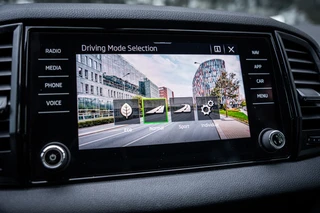 Skoda Karoq 1.5 TSI ACT Sportline Business | Autom. | Navi | PDC | Cruise | LED / 63