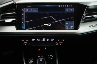 Audi Q4 e-tron 45 265pk quattro Advanced edition 77 kWh SOH 91% Matrix LED Leder Keyless Sonos Stoelverwarming Navigatie / 12