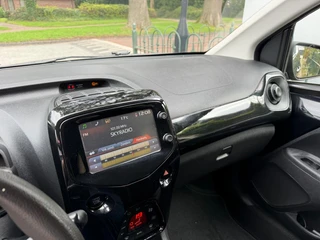 Toyota Aygo 1.0 VVT-i x-clusiv / 23