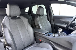 Peugeot 3008 1.2T GT Line 130pk | Navigatie | Achteruitrijcamera | Climate Control | LED koplampen | Handsfree kofferklep | Keyless Entry & Start | Apple Carplay & Android Auto | 19'' Lichtmetalen velgen | 1.400kg trekgewicht | 1e eigenaar / 15