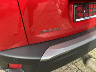 Peugeot 2008 1.2 Turbo 100 PK Allure | Nieuwste Model | Navigatie via Telefoon | LED Verlichting | Cruise Control | Hoge Zitpositie | Parkeersensoren | DAB | Digitaal Dashboard | Half Lederen stoelen | Lichtmetalen Velgen 17 inch | / 22