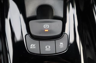 Toyota C-HR 1.8 HYBRID STYLE APPLE/ANDROID STOELVERW. BLIND-SPOT NAVI AD-CRUISE HALF-LEDER 18"LM-VELGEN / 38