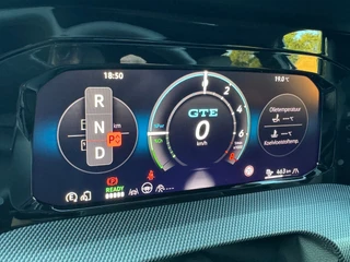 Volkswagen Golf 1.5 eHybrid GTE / 5JR Garantie / Pano / Leer / Trekhaak / Matrix / Keyless / DCC / HUD / 24