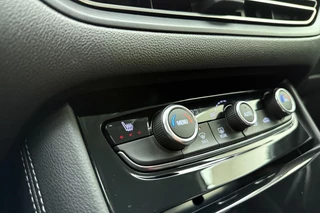 Opel Grandland 1.6 Turbo Plug-In Hybrid 300PK 4x4 GSe | Adaptive Cruise Control | 360° Camera | Stoelverwarming | Elektrische achterklep | Alcantara Bekleding | Camera | 19'' LM Velgen / 34