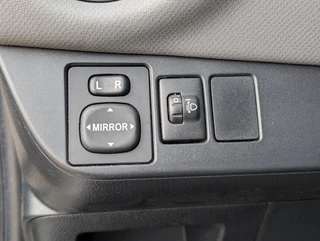 Toyota Yaris 1.5 Hybrid Aspiration / 16