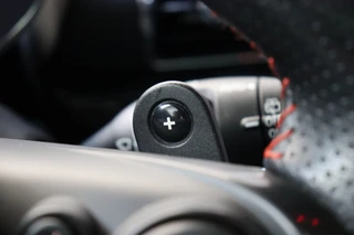 MINI Clubman Cooper S Chili Serious Business Automaat / Navigatiesysteem Professional / Panoramadak / Trekhaak / Leder / 19 Inch / Driving Assistant / Lichtpakket / Achteruitrijcamera / Climate Control / Harman Kardon / Stoelverwarming / 42