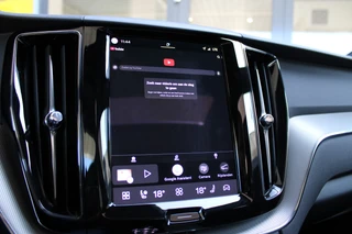 Volvo XC60 2.0 T6 Plug-in hybrid AWD Plus Black Edition  | Panoramadak | H/K | Camera | Leder / 25