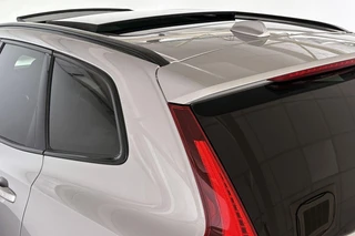 Volvo XC60 2.0 T6 Plug-in hybrid AWD R-Design Pano Trekhaak Harman Kardon Stoelverwarming 21" / 50