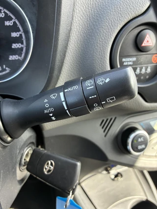 Toyota Yaris 1.0 VVT-i Aspiration 5-Deurs | Climate control | Camera | Navigatie | Cruise control | Elektrisch Pakket | Bluetooth telefoonvoorbereiding / 40