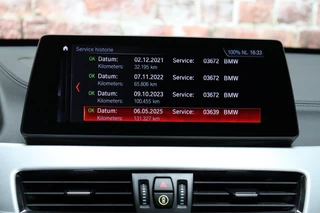 BMW X1 sDrive20i High Executive xLine Automaat  / Navigatiesysteem Plus / Trekhaak / Achteruitrijcamera / Leder / Head-Up Display / 19 Inch / Adaptieve LED-koplampen / Hifi / Sportstoelen / DAB / Stoelverwarming / Extra Getint Glas / Lichtpakket / 25