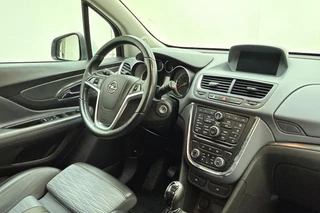 Opel Mokka 1.4 Turbo 140pk Innovation | Navigatie | Parkeersensoren | Camera | Trekhaak | Cruise control | Dealer onderhouden | 19" lichtmetalen velgen | Climate control / 16