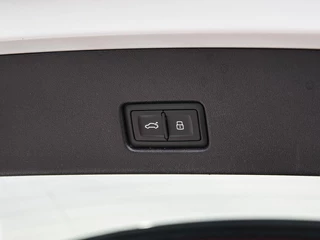 Audi Q4 e-tron 40 Launch edition S Competition 77 kWh | Trekhaak | HUD | Warmtepomp | ACC | Matrix LED | Leder | Keyless | Camera | Sonos audio | 20" | Dealeronderhouden / 51