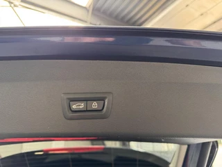 BMW X1 sDrive18i Executive | X-line | Pano | Navi | Camera | Keyless | Elektr achterklep | Stoelverwarming | Elektr stoelen / 24