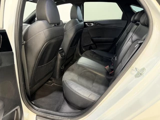 Kia ProCeed 120PK T-GDi GT-Line | Schuif/kanteldak | Stoel-en stuurwielverwarming | Elektrische achterklep | Camera | Apple CarPlay/Android Auto | Full LED | All season banden / 10
