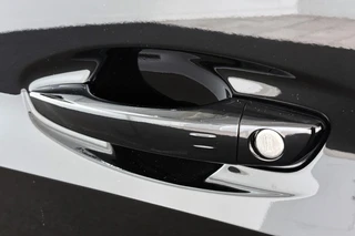 Peugeot 208 1.2 Hybrid 110 e-DCS6 GT Camera Keyless LED Apple CarPlay / 18