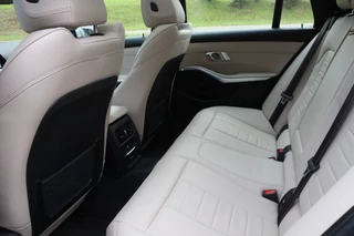 BMW 3 Serie Touring 330e M-Sport Shadow Line  Pano/Laser LED/Leder/360/Keyless/Headup/ACC/Dodehoek / 37