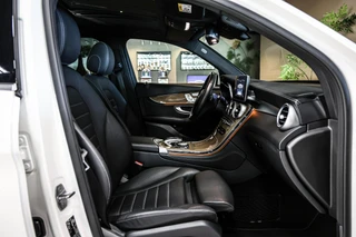 Mercedes GLC-klasse 350e 4MATIC AMG Premium Plus|Pano|verkoeling|Trekhaak|Leder / 22