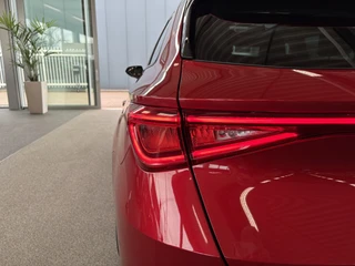 SEAT Leon Sportstourer 1.5 eTSi 150pk DSG FR Bns.Intense  SCHUIFDAK/LEDER/VIRTUAL/ADAPT.CRUISE/TREKH.WEGKLAPBAAR / 63