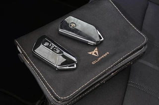 CUPRA Leon Sportstourer 1.4 e-Hybrid Stoelverwarming Apple CarPlay Keyless Achteruitrijcamera / 28