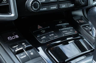 Porsche Cayenne 3.0 S E-Hybrid Platinum Edition Pano|Stoelverwarming|Bose| / 43