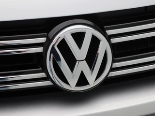 Volkswagen Tiguan 1.4 TSi R-Line Edition 125 Pk | Panoramadak | Trekhaak | Camera | Cruise Control | Climatronic | Navigatie | 18 Inch / 12