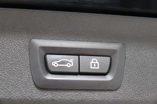 BMW X3 xDrive20i High Executive xLine Automaat  / Navigatiesysteem Professional / Panoramadak / Trekhaak / Leder / Parkeersensoren voor+achter / 19 Inch / Sportstoelen / LED / Stoelverwarming / Climate Control / 37