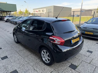 Peugeot 208 1.2 VTi Oxygo / 4