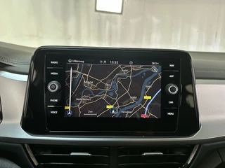 Volkswagen T-Roc 1.5 TSI 150pk DSG Life Navigatie Trekhaak Parkeersensoren App-Connect DAB+ / 8