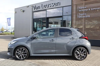 Toyota Yaris 1.5 Hybrid 115 DYNAMIC NIEUW DIRECT LEVERBAAR! STOEL/STUURVERW PARK-SENSOREN BLIND SPOT NAVI 17'' LM-VELGEN CAMERA APPLE/ANDROID / 2
