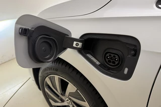 Volkswagen Golf 1.4 eHybrid Style 204pk | DSG | Trekhaak | Navigatie | Comfortstoel | Apple Carplay/Android Auto | Adapt. Cruise control | Climate control | LED koplampen / 40