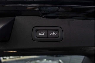 Volvo V60 2.0 B4 Momentum Business  | Pano | Harman Kardon | / 43