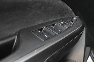 Suzuki Vitara 1.4 Boosterjet Style Smart Hybrid / NAVI / ADAPTIVE CRUISE / NAVI / APPLE CARPLAY / 19