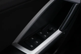 Audi Q3 45 TFSI Hybrid Edition Camera Trekhaak App-connect Stoelverwarming / 34