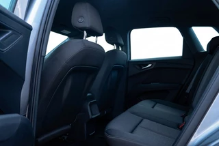 Audi Q4 e-tron 40 e-tron 204 PK l Adaptive Cruise / 12