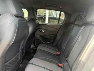 Peugeot 208 1.2T 100pk GT | Full LED | Camera voor + achter | Navi | Keyless Entry | Dodehoek detectie | Draadloos Apple Carplay/Android Auto / 28