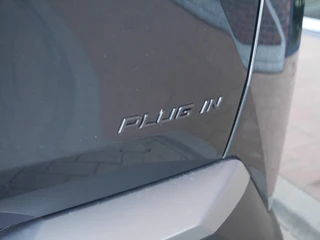 Peugeot 3008 1.6 plug-in Hybrid 195 Allure | Afneembare trekhaak | 1550KG Trekgewicht | Navigatie | Stoelverwarming | Camera achter | Full LED / 27