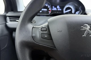 Peugeot 208 1.2 PureTech Blue Lion | Parkeersensoren | Navigatie | Radio | Stuurbediening | Climate control | Airco | / 19