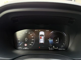 Volvo XC60 2.0 T8 Twin Engine AWD R-Design Pano | Elec Trekhaak | Camera | / 20