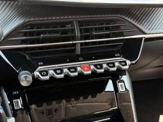 Peugeot 208 1.2 Hybrid 110 e-DCS6 Allure / 31