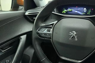 Peugeot 2008 1.2 PureTech Allure Pack Apple carplay/Android auto | Achteruitrijcamera | Automatische airco | Cruise control | LED verlichting | Lichtmetalen velgen 17'' | / 19