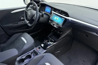 Opel Corsa 1.2 Turbo 145pk Automaat Hybrid Ultimate | DEMO | Tot 8 jaar garantie | Navigatie | Climate control | Stoelverwarming | Keyless Entry | Camera | Parkeersensoren | Alcantara bekleding | Zwart dak | 17" Lichtmetalen velgen / 4