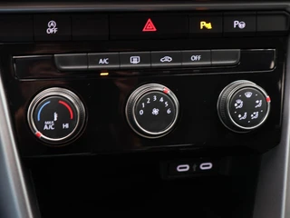 Volkswagen T-Roc 1.0 TSi 110 Pk Life | Adaptive Cruise | Airco | Camera | CarPlay | 17 Inch | 60.043 Km !! / 26