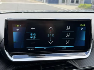 Peugeot e-2008 GT Pack 50 kWh 136PK Automaat Navigatie, Achteruitrijcamera, Keyless, Stoelverwarming, Adaptieve Cruise Control / 27