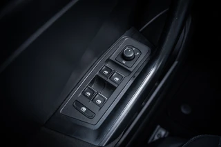 Volkswagen T-Roc 1.5 TSI Sport Autom. | Navi | PDC | Cruise controle | Trekhaak / 36