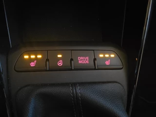 Kia Stonic 1.0 T-GDi MHEV DynamicPlusLine | Navigatie | Climate control | Stoel + Stuur verwarming | Parkeer camera achter / 24