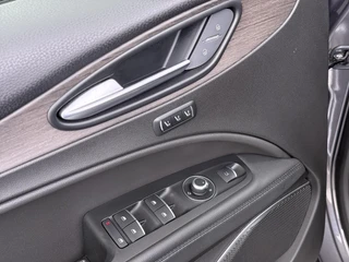 Alfa Romeo Stelvio 2.2 JTD AWD Veloce Automaat | VAN: € 34.900- VOOR: € 32.877,- UW HERFSTVOORDEEL: € 2.023,- | CAMERA| STOEL + STUURVERWARMING + MEMORY| KEY LESS ENTRY | LEDER | ADAPT. CRUISE CONTROL | 12 MND BOVAG GARANTIE / 19