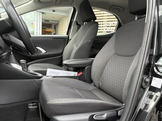 Toyota Yaris 1.5 Hybrid Dynamic CAMERA APPLE/ANDROID AD-CRUISE DAB+ KEYLESS LM-VELGEN / 12