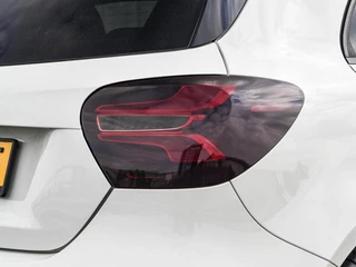 Mercedes-Benz A-klasse 180 d AMG White Art Edition Panoramadak Camera LED Stoelverwarming Sfeerverlichting Apple CarPlay/Android Auto Dealeronderhouden / 40