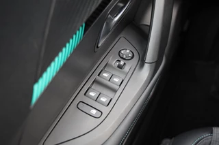 Peugeot 2008 1.2 PureTech Allure|Cruise control|Apple carplay/Android auto|Navi| / 22